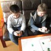 Pörgettyű és rubik kocka a könyvtárban